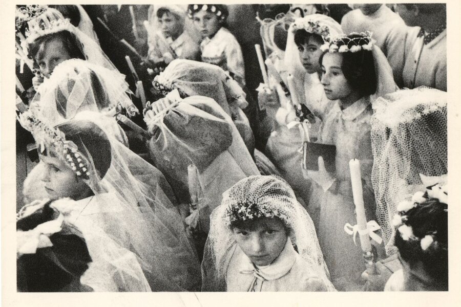 pohlednice s dílem Markéty Luskačové, První svaté přijímání (First communion), Sŭmiac 1971